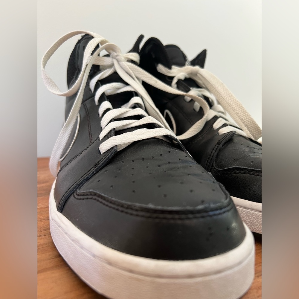 High Top Men’s Leather Nike Sneakers Size 10